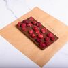 Плитка из молочного бельгийского шоколада с сублимированной клубникой в Chocolate Berry по цене 390