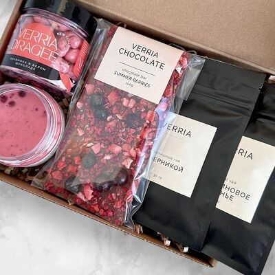 Подарочный боксM №7 в Verria Chocolate - клубника в шоколаде по цене 2490 ₽