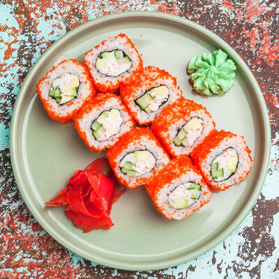 Калифорния-масаго маки в Sushi & More по цене 390 ₽