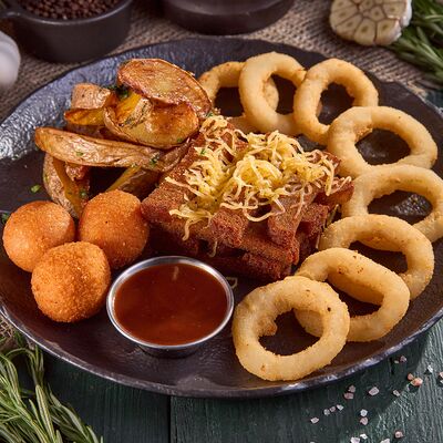 Малая пивная тарелка в Ohooligans по цене 899 ₽