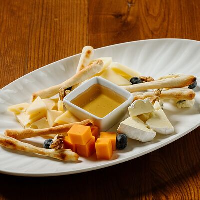 Сырное ассорти в Паста & Пицца по цене 1000 ₽