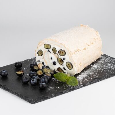 Рулет меренговый Голубика порц в Hungry Wolf Bar по цене 400 ₽