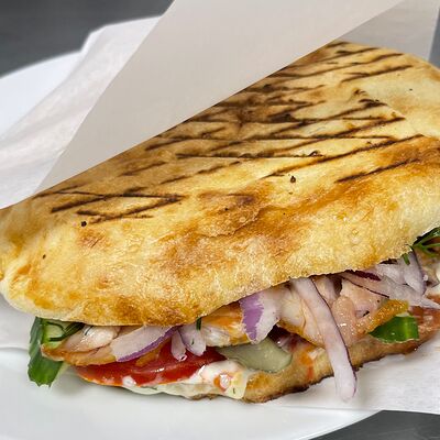 Шаурма в лепёшкев Кафе нут по цене 390 ₽