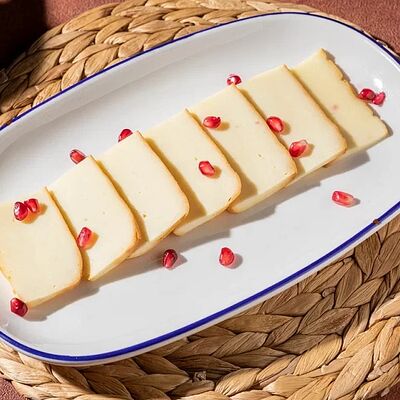 Сыр Сулугуни копченый в Джонджоли по цене 290 ₽