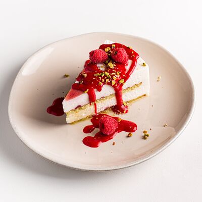 Торт Йогуртовый (Yoghurt Cake with Raspberry and Pistachio Sponge-cake) в Matteos по цене 440 ₽