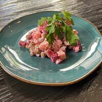 Салат из ветчины и свеклыв Длинный нос