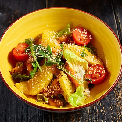 Салат с семгой в ЕрмолаевЪ Охота и Рыбалка по цене 470 ₽