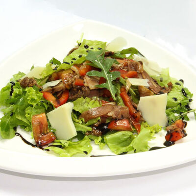 Салат с беконом в БамБуши по цене 245