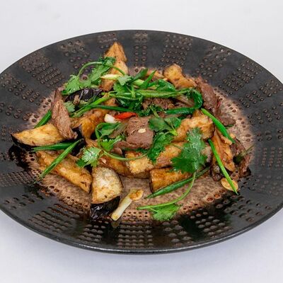 Говядина с баклажанами в соусе демигляс в Daddys pub по цене 925 ₽