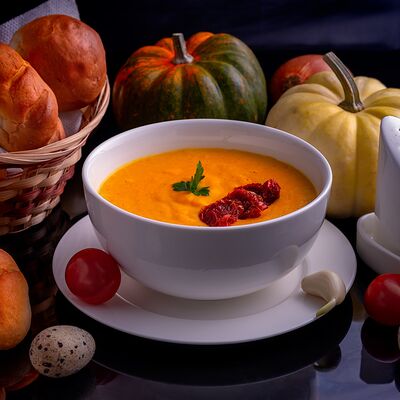 Суп-крем с тыквой и кукурузой в Тесоро по цене 590 ₽