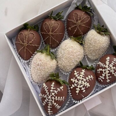 Набор из клубники в шоколаде - Снежинка в Berry sweets по цене 2410 ₽