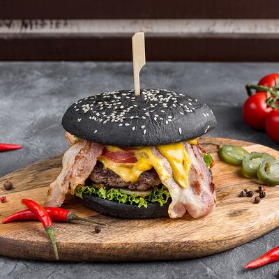 Блэк Булл Бургер в Burger bull по цене 480 ₽