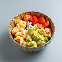 Салат с киноа и креветкой в Макколи микс