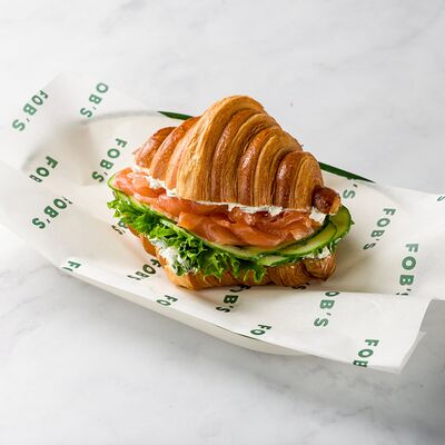 Круассан с лососем в FOBS по цене 1040 ₽