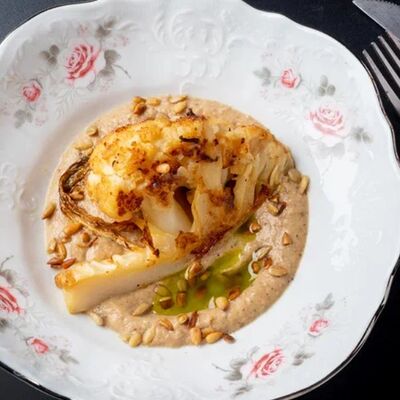 Запеченная цветная капуста с грибным кремом в Цех по цене 280 ₽