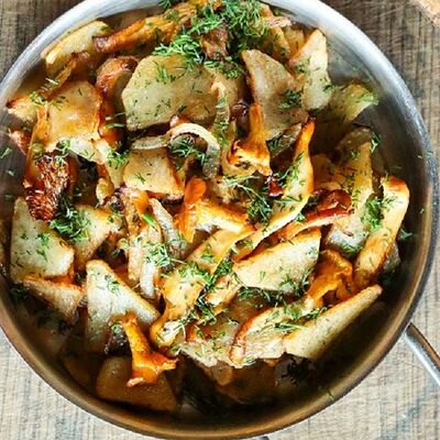 Жареный картофель с лисичками в Двор Помидор по цене 460