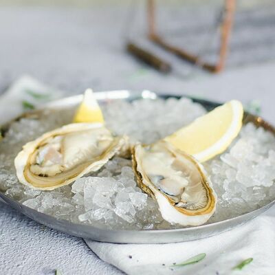 Устрицы в Пряности & Радости на Васильевском по цене 450