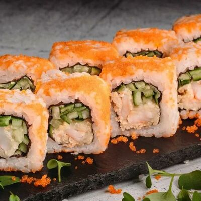 Калифорния Эби с икрой в Суши Мастер по цене 229 ₽