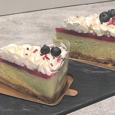 Чизкейк фисташка-малина в Фабрика чизкейков по цене 250 ₽