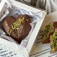 Дубайский шоколад Сердечко в SweetGift клубника в шоколаде