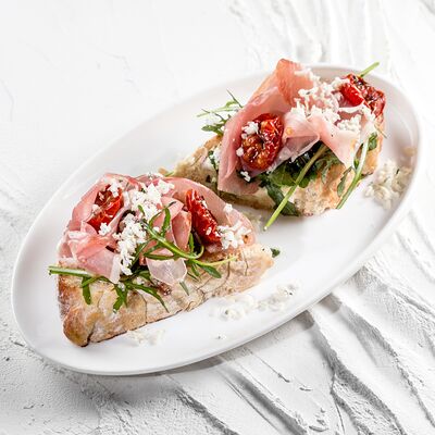 Брускетта с прошутто в After по цене 690 ₽