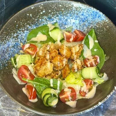 Салат с куриным попкорном в BRCAFE по цене 505 ₽
