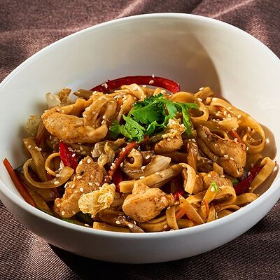 Wok с курицей в База по цене 550 ₽