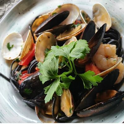 Спагетти с чернилами каракатицы в Perbacco Italian Restobar по цене 1240 ₽