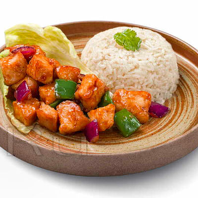 Курица ГунБао с рисом в РУ пицца по цене 450 ₽