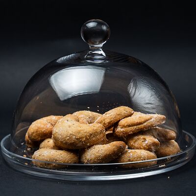 Печенье курабьедес с грецким орехом в Два веселых гуся по цене 385 ₽