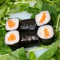 Мини-ролл с лососем в Аврора суши и пицца
