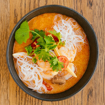 Том ям с креветками и лапшой в SUBZERO по цене 890 ₽