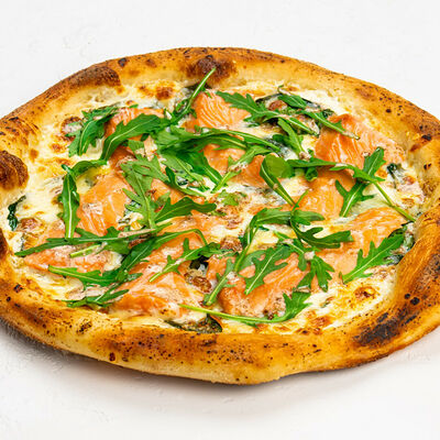 Пицца с лососем и ореховым соусом в Две Палочки по цене 890 ₽