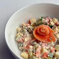 Оливье с лососем в Grechka