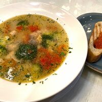 Уха с лососем и брокколи в Имбирный пряник