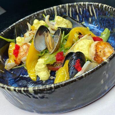 Салат с морепродуктами в Oysters по цене 990 ₽