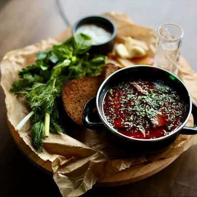 Борщ с брискетом в Sterling гастро паб по цене 890 ₽