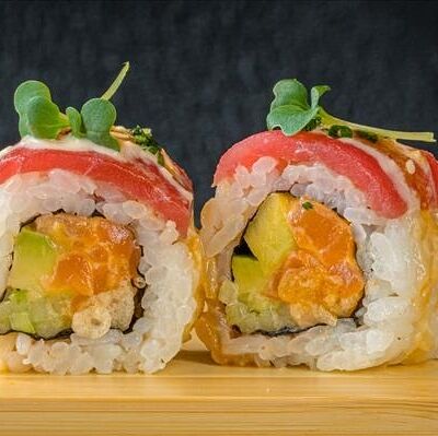 Ролл Никкей с тунцом и лососем в Yellowfin by Bluefin по цене 840 ₽