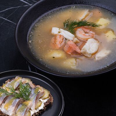 Комбо Уха + Смёрребрёд с сельдью в Лакс+ по цене 760 ₽