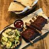 Ребра оленя с салатом и багетом в Billy McDaniel по цене 1750