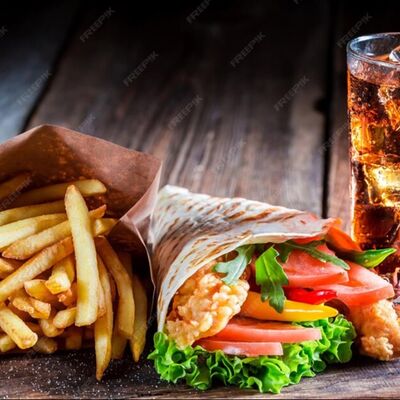 Шаурма мини + Кола 300 мл + картофель фрив Есть где поесть по цене 610 ₽