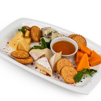 Сырная тарелка в Гриль Хаус по цене 1140 ₽