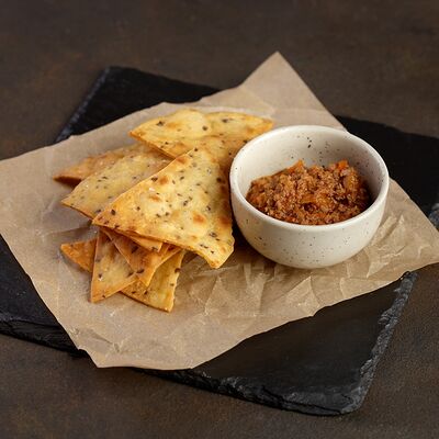 Чипсы из тако с мясным дипом в Kotleta bar по цене 220 ₽