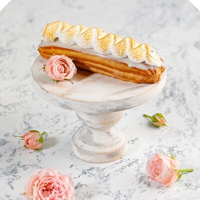 Эклер с ванильным кремом в Кондитерская СантОноре по цене 176 ₽