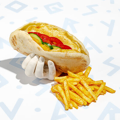 Гиро на чесночном соусе с сулугуни и огурцом в Vangyros по цене 610 ₽