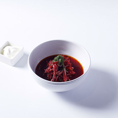 Борщ с фасолью, телятиной и сметаной в Чайхона №1 Васильчуки по цене 470 ₽