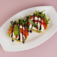 Мини-брускетта Капрезе в Hotkitchen
