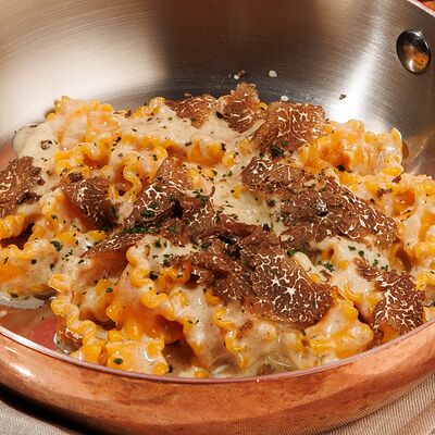 Мафальде с кремом из пармезана и чёрным трюфелем в TiAMA по цене 1690 ₽