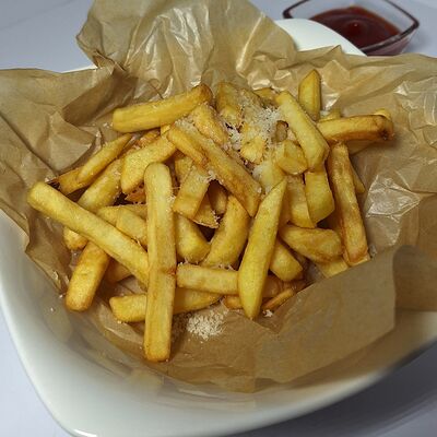 Картофель фри с соусом в Smart Cafe по цене 320 ₽