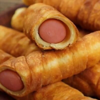 Сосиски в тесте жареная в Шаурмичная по цене 120 ₽